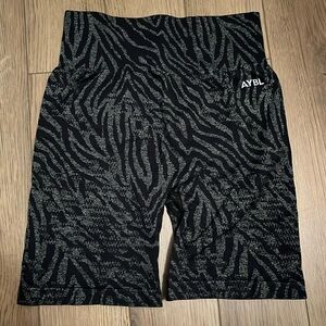Aybl shorts black zebra print XL